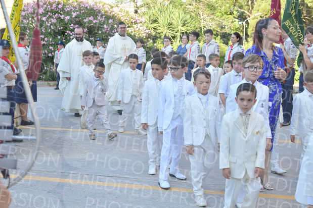 Holy-Communion_1301-1