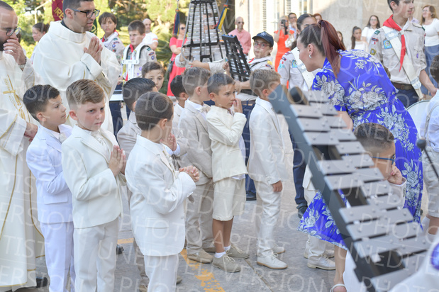 Holy-Communion_1304-1