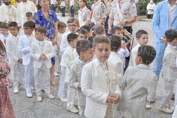 Holy-Communion_1306-1