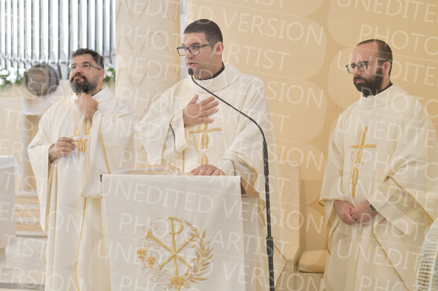 Holy-Communion_1471-1