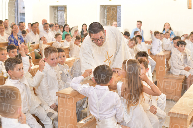 Holy-Communion_1814