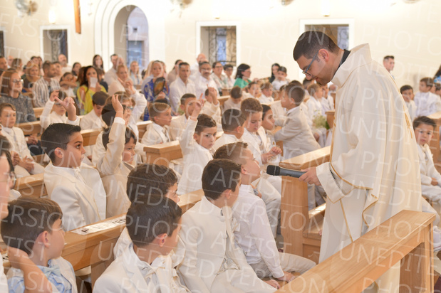 Holy-Communion_1824