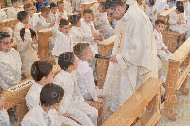 Holy-Communion_1825