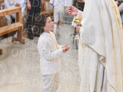 Holy-Communion_2027-1