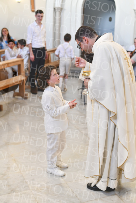 Holy-Communion_2027-1
