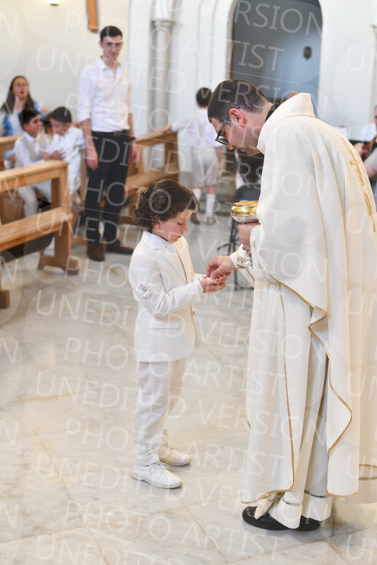 Holy-Communion_2028-1