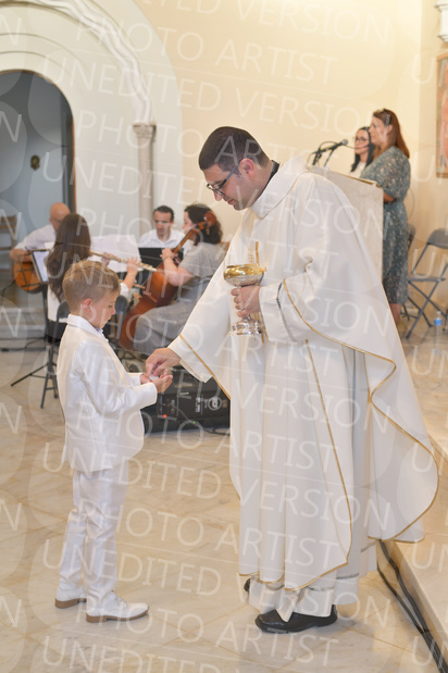 Holy-Communion_2030-1