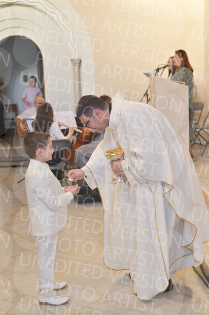 Holy-Communion_2040-1