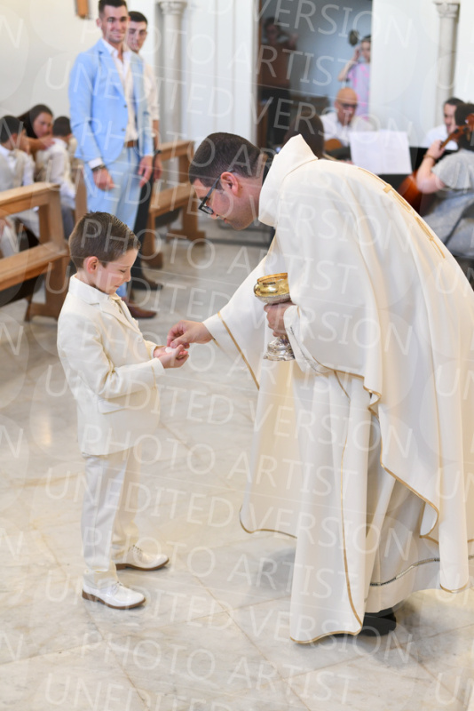 Holy-Communion_2042