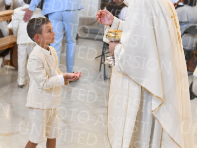 Holy-Communion_2045-1