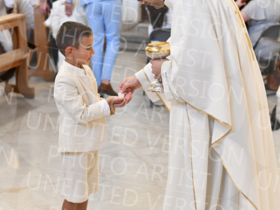 Holy-Communion_2046-1