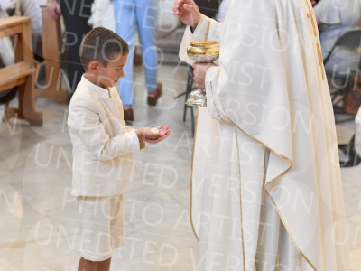 Holy-Communion_2047-1