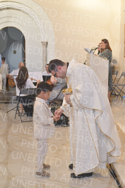 Holy-Communion_2048-1
