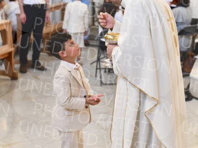 Holy-Communion_2049-1
