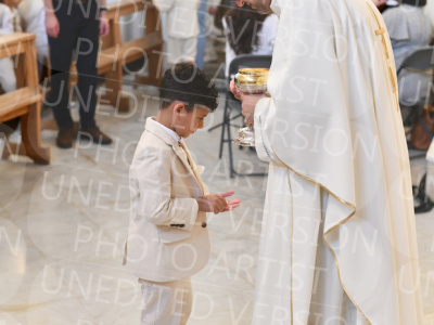 Holy-Communion_2052-1