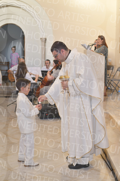 Holy-Communion_2057