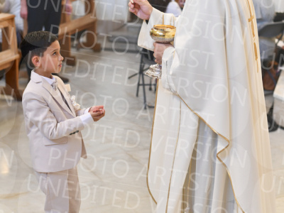 Holy-Communion_2067-1