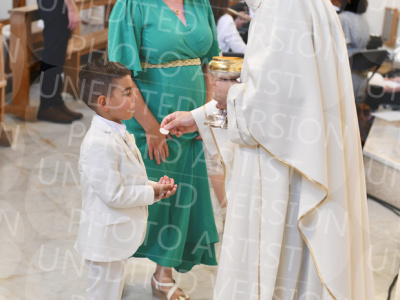 Holy-Communion_2096-1