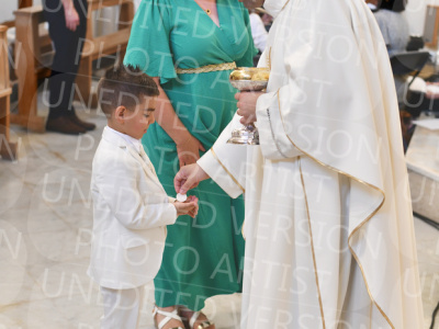 Holy-Communion_2097-1