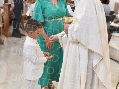 Holy-Communion_2099-1
