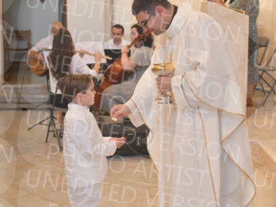 Holy-Communion_2100-1