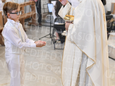 Holy-Communion_2147-1