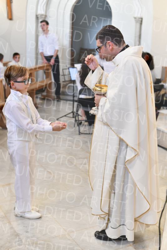 Holy-Communion_2147-1