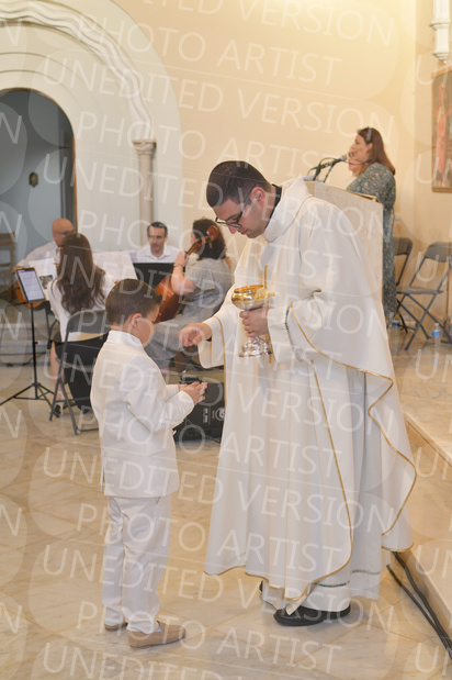 Holy-Communion_2189