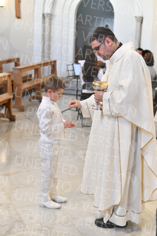 Holy-Communion_2196