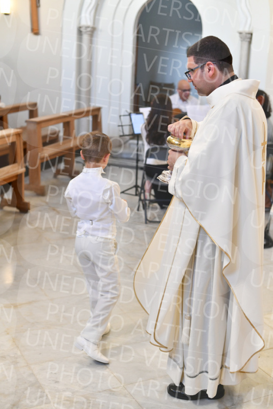 Holy-Communion_2197-1