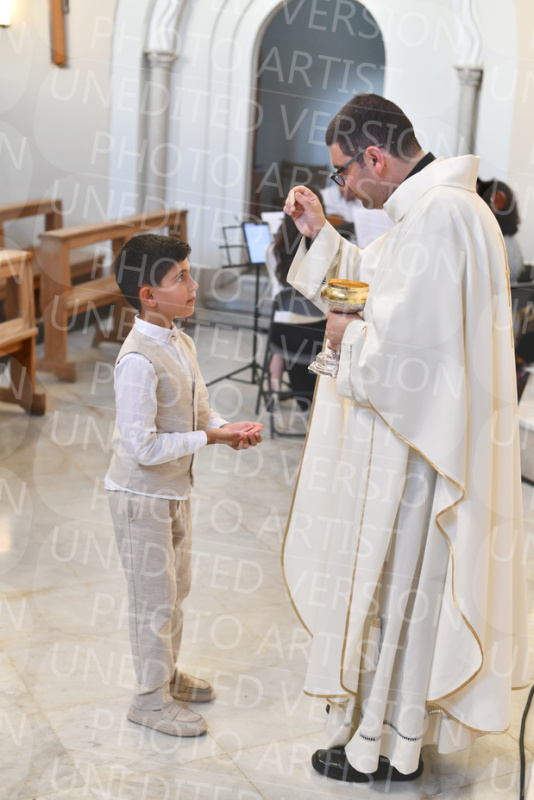 Holy-Communion_2199