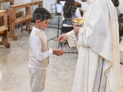 Holy-Communion_2202-1