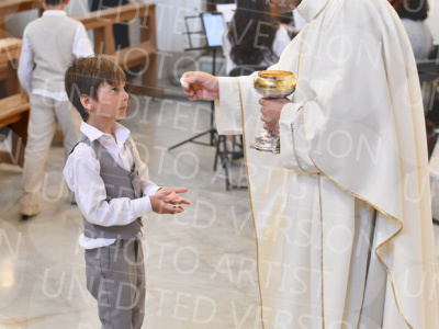 Holy-Communion_2206-1