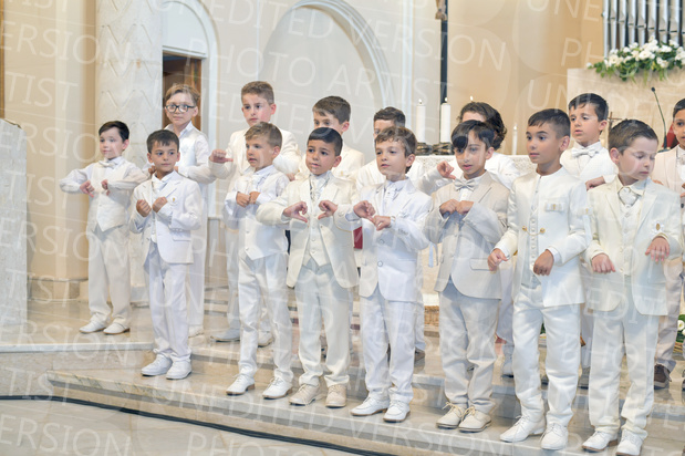 Holy-Communion_2250-1