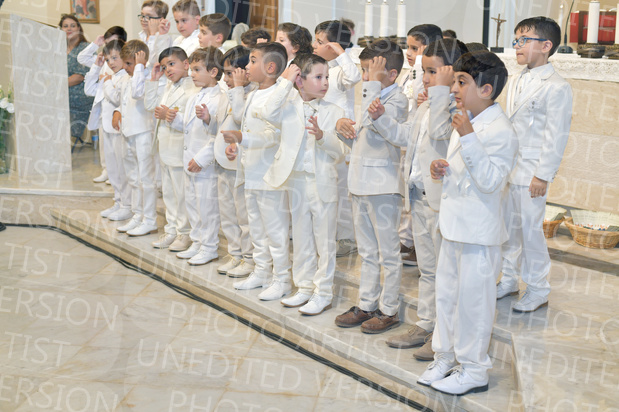 Holy-Communion_2280