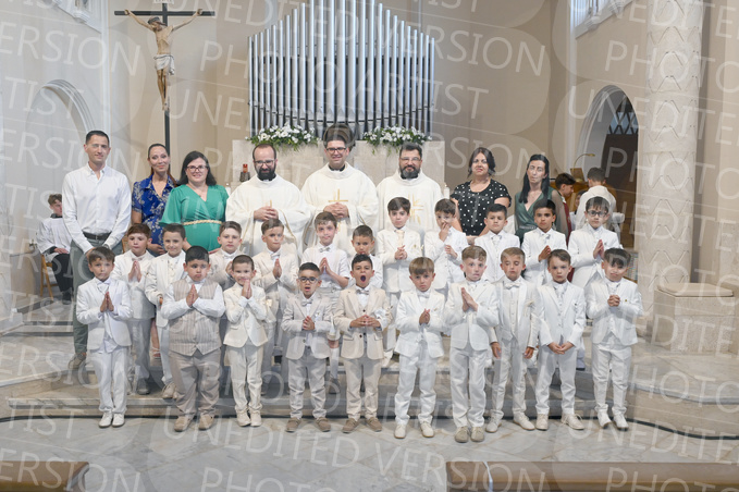 Holy-Communion_2369-1