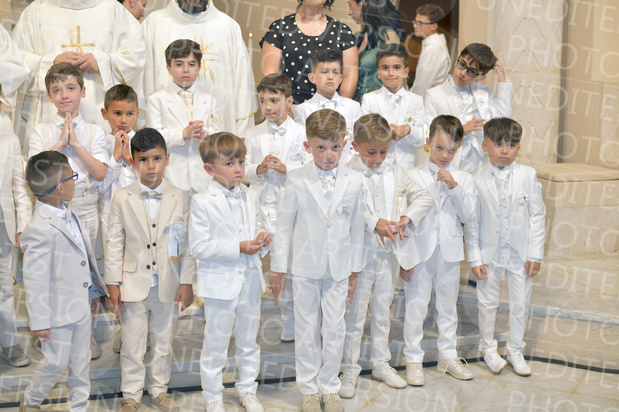 Holy-Communion_2370