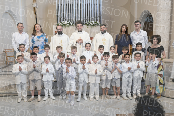 Holy-Communion_2378