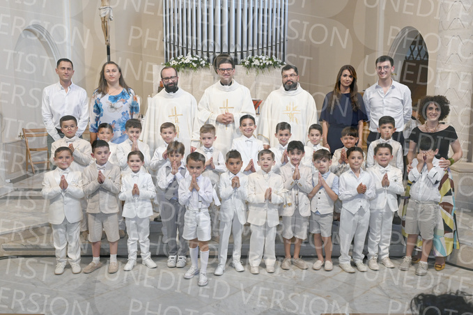 Holy-Communion_2379