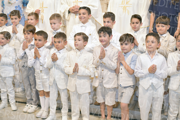 Holy-Communion_2384