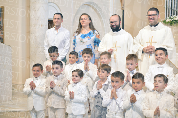 Holy-Communion_2388-1