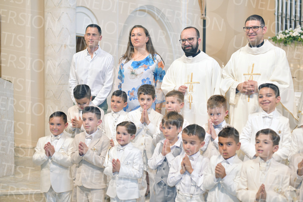 Holy-Communion_2390