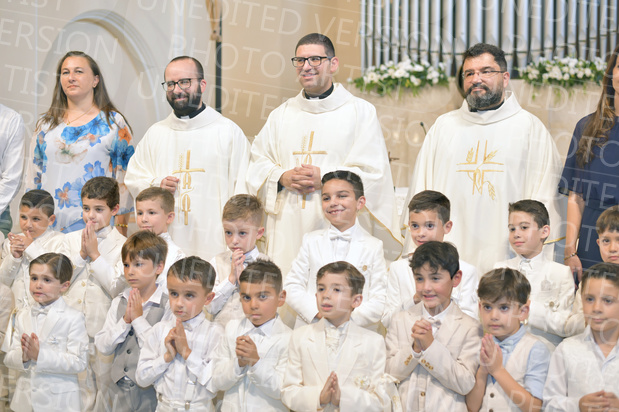 Holy-Communion_2392