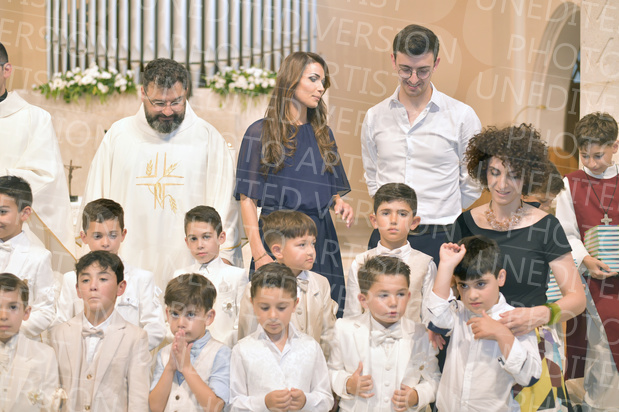 Holy-Communion_2400-1