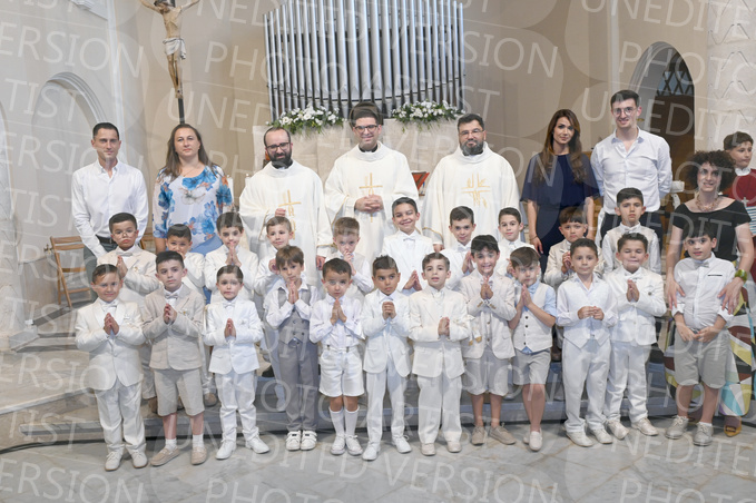 Holy-Communion_2401-1