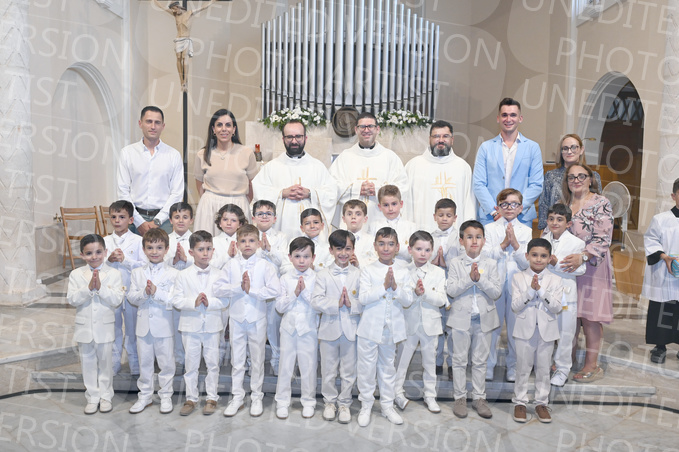 Holy-Communion_2406-1