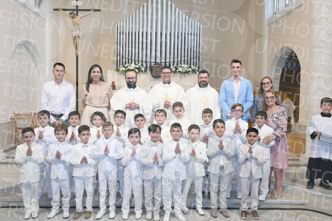 Holy-Communion_2408