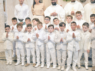 Holy-Communion_2416-1