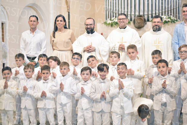 Holy-Communion_2418