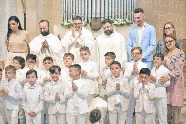 Holy-Communion_2420-1